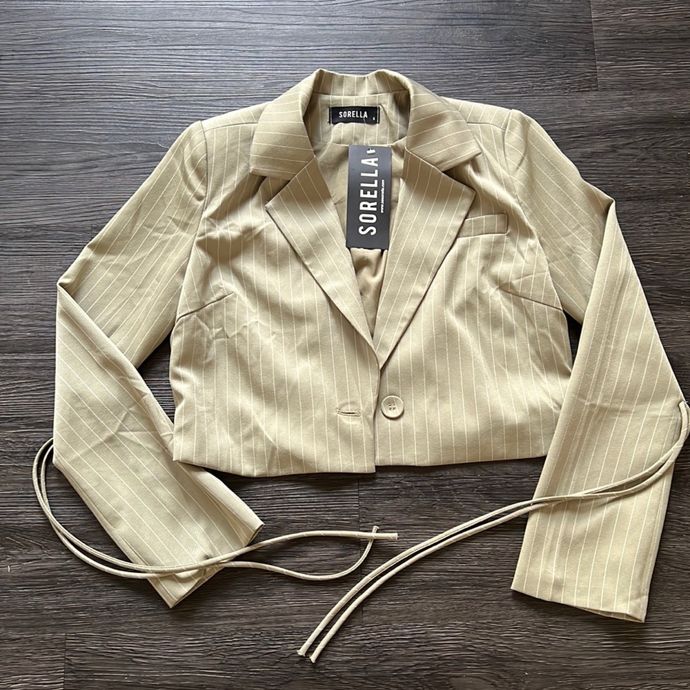 SORELLA BOUTIQUE Pin-Striped Cropped Blazer
